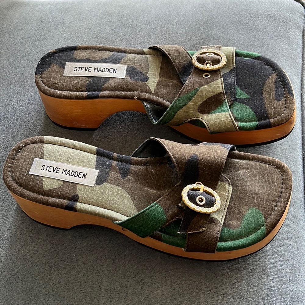 Steve Madden Sz 10 platform camouflage w/ rhinestone slides sandals very unique